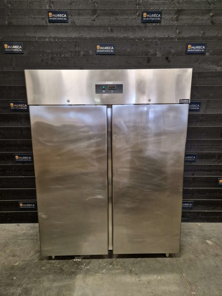 koel/vleesvitrine | ggm gastro | 250 cm | 2 glazen schuifdeuren | 230v