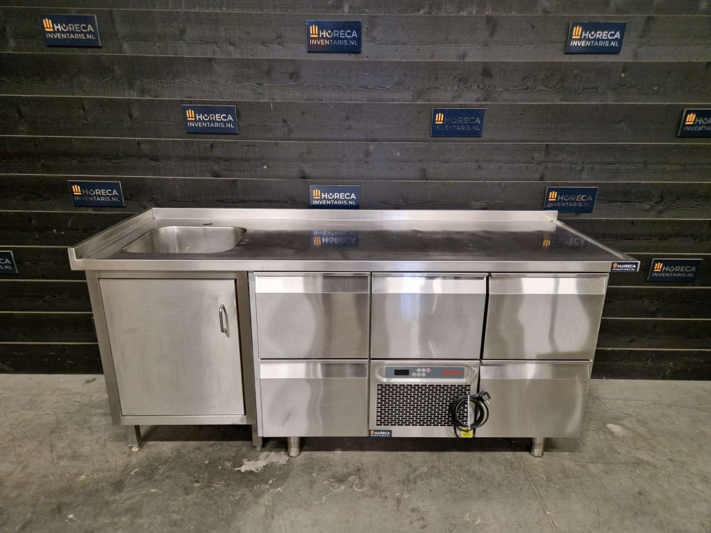 koel/vleesvitrine | ggm gastro | 250 cm | 2 glazen schuifdeuren | 230v